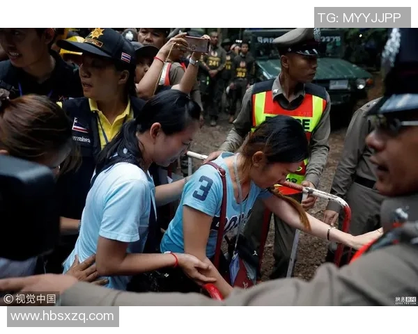 足球明星家属遭绑架视频曝光引发社会广泛关注与讨论